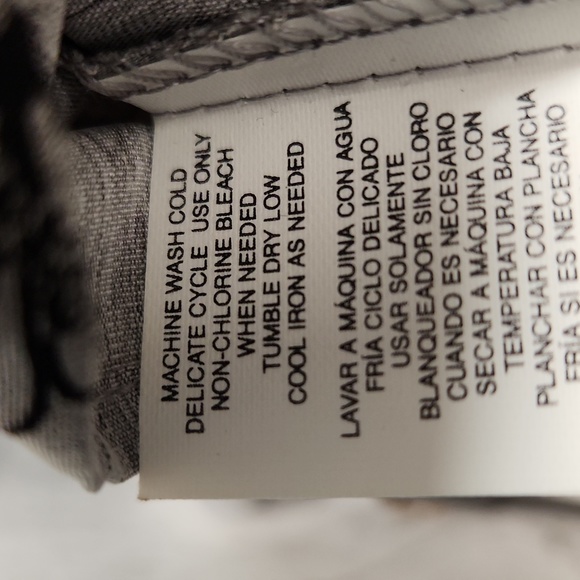 Women's Blouse - Picture 4 of 8